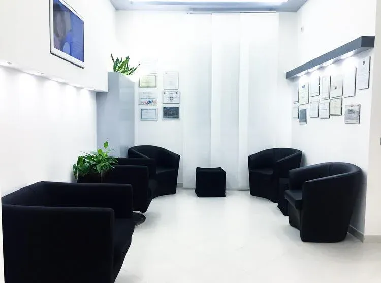 studio dentistico aperto ad Agosto