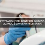 dentista-dentista-donna-con-paziente- Studio Dentistico Sante Vassallo- estrazione del dente del giudizio